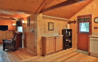 The Denny Creek Cabin- Cozy studio cabin 7 miles from Yellowstone with king bed - 7