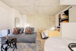 Elegant 1BR Downtown Montréal Condo - Bell Centre - 0