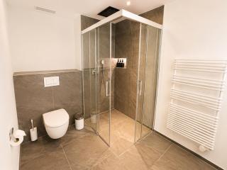 Brand-New Eiger View 3BR Apartment - Premium Location - Free Parking - Terrace - 1