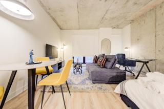 Elegant 1BR Downtown Montréal Condo - Bell Centre - 3