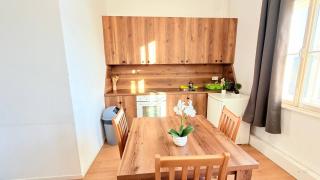 Sunlit 5BR Group Haven - Fits 11 - 0