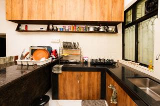 Beautiful & Spacious 2bhk AC Apartment near baga beach close to Titos lane with Kitchen, Washing Machine, Car parking and Swimming Pool - 5