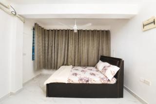 Beautiful & Spacious 2bhk AC Apartment near baga beach close to Titos lane with Kitchen, Washing Machine, Car parking and Swimming Pool - 8
