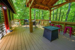 The Big Little Cabin - Hot Tub - Playground - 9