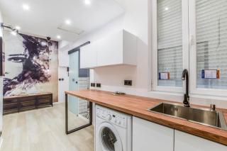 Modern Living Space in Historic Central Madrid - 3