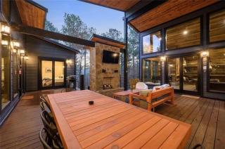 IIII Pines and a Cone I Sleeps 18 I Hot Tub I Game Room - 4