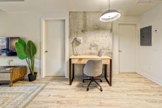 Chic Pet-Friendly Stay - Central Montreal - 6