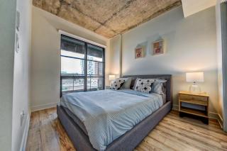 Chic Pet-Friendly Stay - Central Montreal - 1