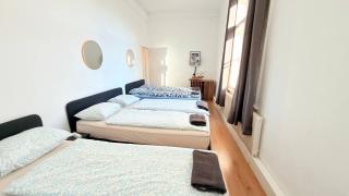 Urban Elegance 4BR 2BA - Fits 10 - 6