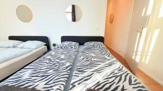 Urban Elegance 4BR 2BA - Fits 10 - 5