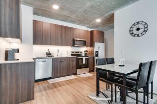 Wabash 4BR - Pool Free In & Out Parking 1 - 4
