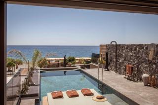 Lapis Nera Villas - Beachfront & "Free" Heated Pools - 9