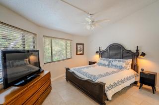 Lake Travis Bungalow Casita Golden Rod #2 - 1