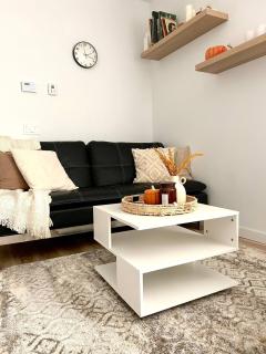 Beautiful Park Side Apartment - 8