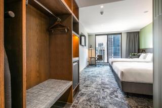 Holiday Inn Express Melbourne Little Collins by IHG - 4