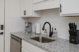 Central Duo Suites- Ample ParkingKing BedsGroups - Birmingham - 1