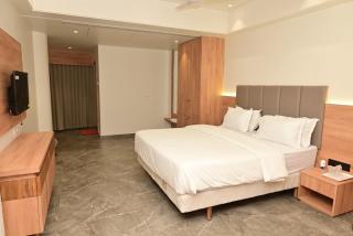 Pelican Hotel - 1