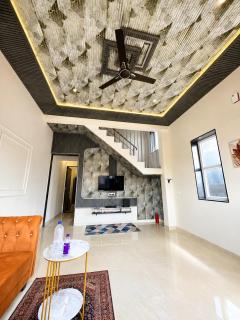 ll EMPYREAN STAY ll 3BH II PVT POOL II BLUE EYE VILLA ll PANCHGANI - 6