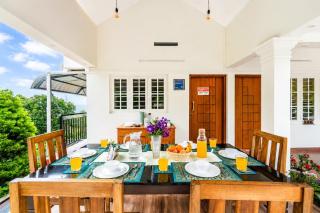 Titha 3BR Villa With Valley View Munnar By Homeyhuts - 3