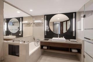 InterContinental Shanghai Pudong by IHG - 8