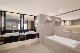 InterContinental Shanghai Pudong by IHG - 7