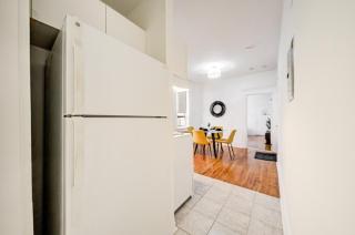 Chic Apt in Montreal - Sleeps 4 - Pets Friendly Stay - 2