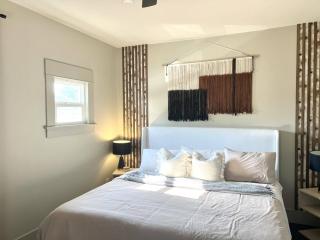 Moody Modern I 2 King Bed En-Suites l 30 day - 2