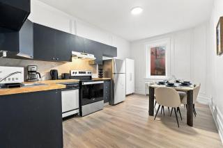 Luxe Downtown Montreal Unit - Walk to everything - 2