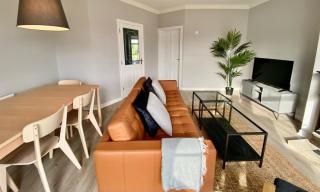Modern and Spacious Apt6 - sleeps 6 - free parking - 3