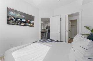 Stylish 2BR 2BT Apt in the Heart of Secord - 3