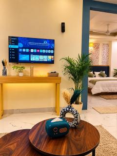 Purple Stays Premium 1BHK - Work Friendly - 1
