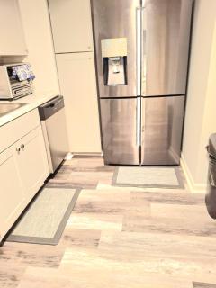 Cozy TownHome - 4