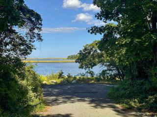 Spacious Home with Sprawling Yard - Orleans - 7