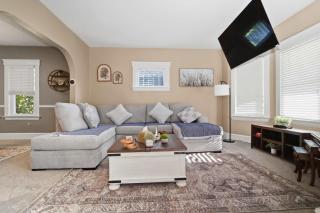Walk to Lakewood - Game Room - King Bed - Sleeps 10 - 7