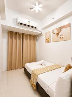 Luxe Staycation-2BR with Balcony and City View near MOA, World Trade Center, PICC at Coast Residences - 6