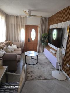 Harvey's Oasis 2-Us Embassy, Cruise Port, Kensington Oval and Vacation - 1