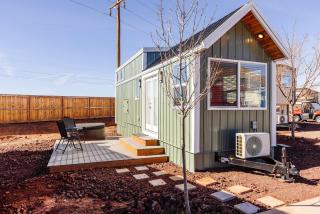 Zion Tiny Home, Hot Tub, Red Rock Views - 6