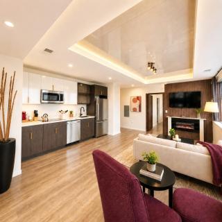 Luxury Apartment with Balcony - 0