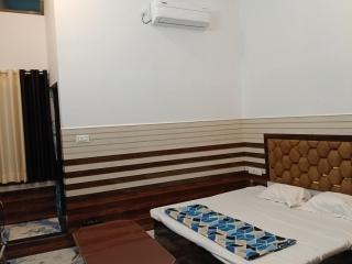 Hotel R K Palace - 8