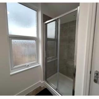 Lovely Double Room in the Heart of Rochester, United Kingdom - 3