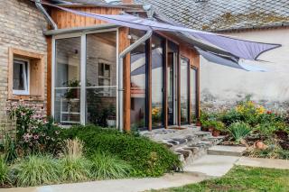 Nora Guest House 2BR & Garden - Happy Rentals - 0