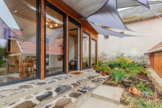 Nora Guest House 2BR & Garden - Happy Rentals - 3