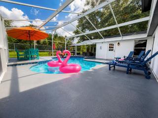 4BR Heated Pool, Game Room, BBQ & Fire Pit, Family Escape - 6