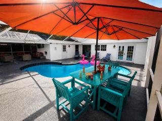 4BR Heated Pool, Game Room, BBQ & Fire Pit, Family Escape - 0