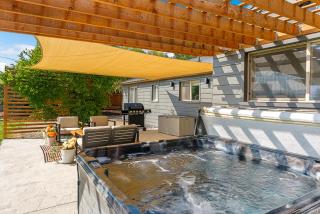 Radio Hill Retreat w/ Hot Tub near CWU & DT - 8