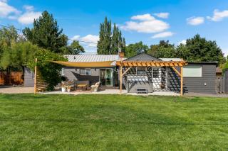 Radio Hill Retreat w/ Hot Tub near CWU & DT - 2