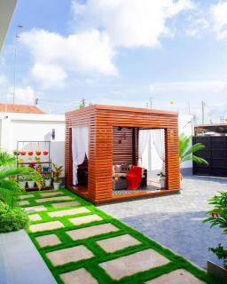 New Modern Bliss apt- 3Bdrm w/pool- gym-hottub - 3