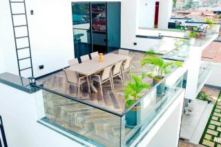 New Modern Bliss apt- 3Bdrm w/pool- gym-hottub - 2
