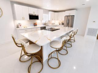 Elegant Retreat with Designer Finishes - 8