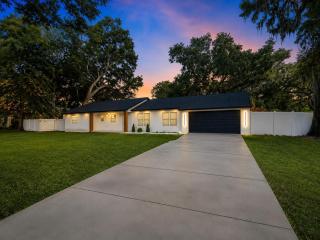 Elegant Retreat with Designer Finishes - 1